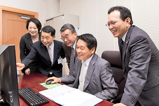 権現福祉会：松本理事長（右から2人目）