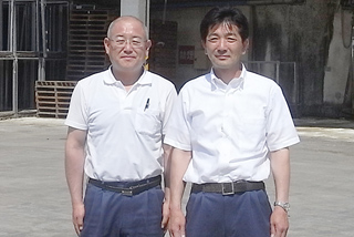 木村安之参事(右)と菅原正浩会計主任