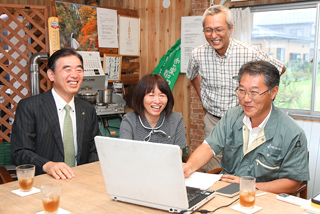 さいかい産業：山後社長（右）