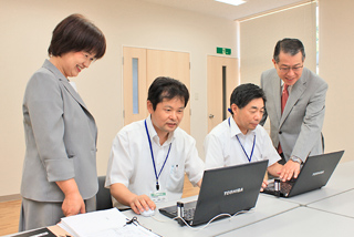 十日町福祉会:長谷川常務理事(前列右)