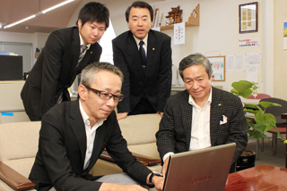 イーストプロジェクト:東雲社長(左)