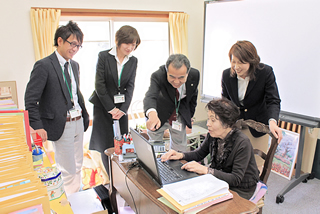 社会福祉法人宮前福祉会：浅原理事長（右から２人目）