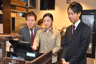 珈琲銘香 さんく:小川社長(右)