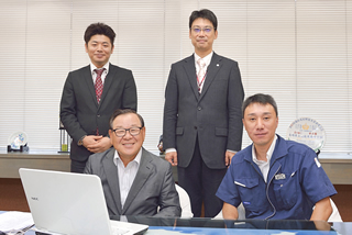 浜陶:濱田社長(前列左)