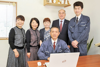 鳥越製作所:原口社長(中央)