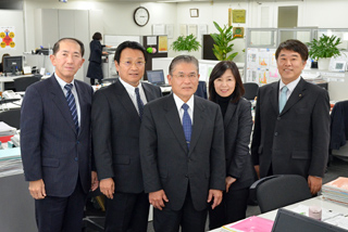 浜松損害保険サービス:澤崎社長(中央)