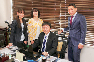 ラベルジャパン:髙橋社長(中央)