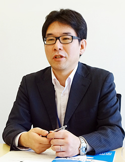 片岡剛士 氏