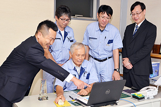 協和精工:堀社長(中央)