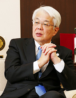 東 和浩 氏