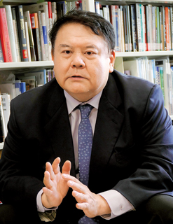 前嶋和弘氏