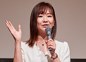 前川由希子氏