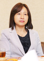 中島真理子課長