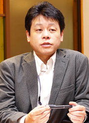 栗崎一富室長補佐