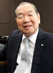 伊東輝侑理事長