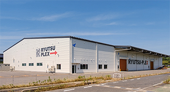 昨年7月にオープンした自社物流センター「RYUTSU-PLEX」