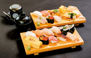 お得なランチセットも充実している