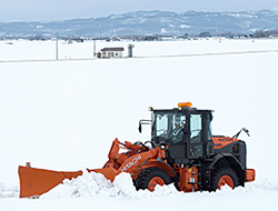 冬場は除雪作業の仕事にあたる