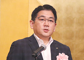 飯塚真規氏