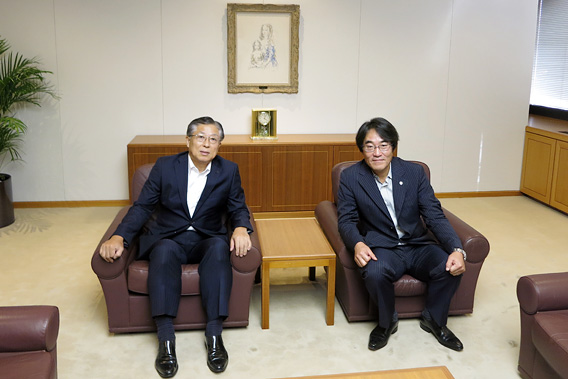 高橋祥二郎頭取と佐藤正行会長