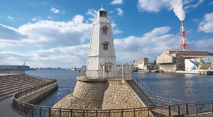 現地に現存する日本最古の木造洋式灯台「旧堺燈台」