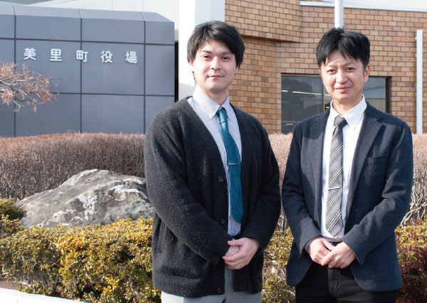 中兼係長(写真右)と酒井主事(左)