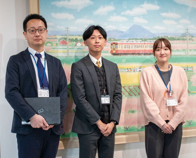 左から、菅野係長、荒木氏、山田氏