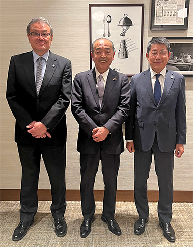 左から、土田士朗会長、髙橋一朗理事長、岡野哲史前会長