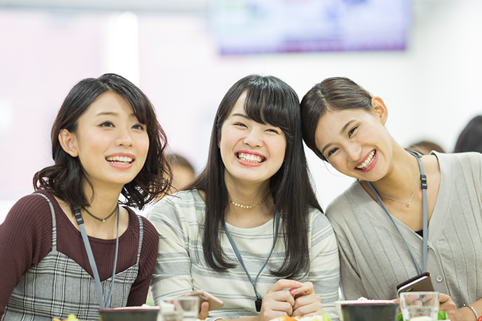 「ランチ会」を開催して、スタッフ同士の親睦を深めています!