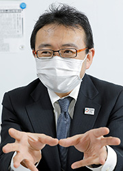 村上敬亮氏