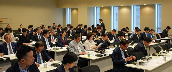 TKC政経研による政策提言に耳を傾ける参加議員