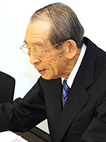 平川忠雄氏