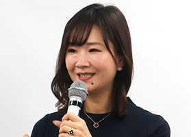 前川由希子氏