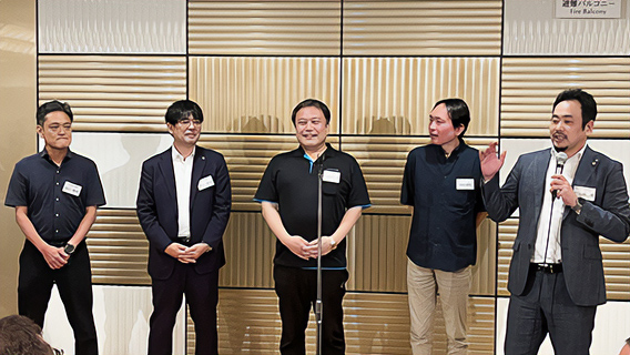 村田顕吉朗新支部長(右)と新副支部長